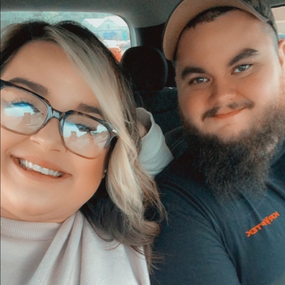 Meet your Posher, Kayley - Picture 1 of 2